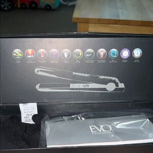 EVO Evolution Black Hair Straightener - Sleek Styling